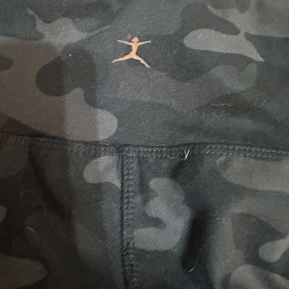 Danskin Women's Camo Bike Shorts (bundle 2) - Black. Size large. - Picture 10 of 11